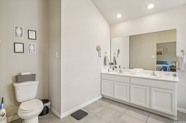 Building Photo - 633 Oleander Crk