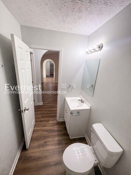 Building Photo - 908 Castle Ct