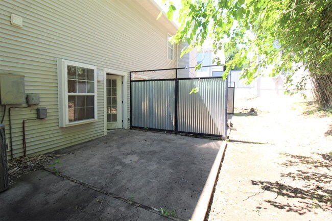 Building Photo - 1006 N Molly Ct