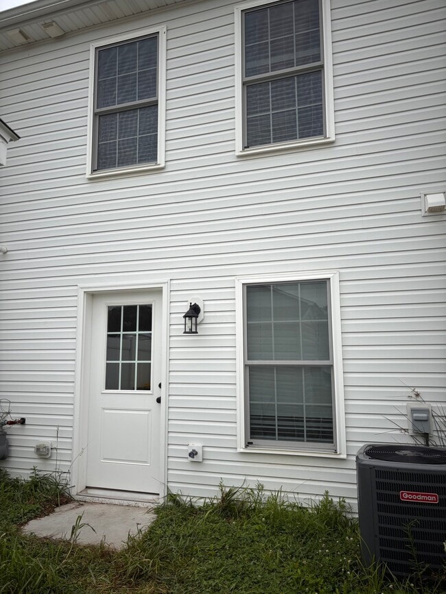 Building Photo - 105 Rojan Rd