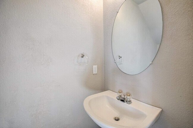 Building Photo - 1238 Acanthus St