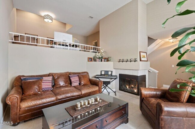 Building Photo - 2 Bedroom + 2.5 Bathroom Townhome + Loft! | Weston Cape Regatta | Ventura | Unfurnished