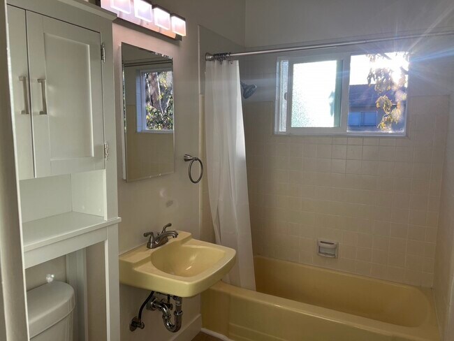 Building Photo - 11333 Venice Blvd