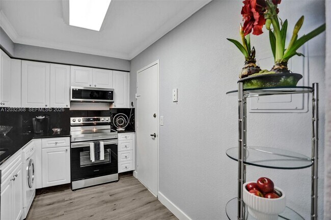 Building Photo - 2501 S Ocean Dr