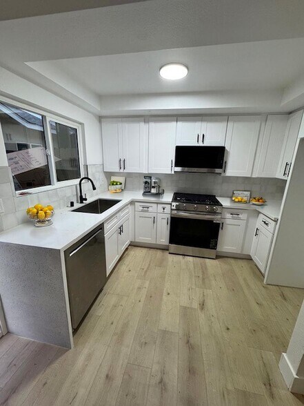 Building Photo - 8402 Larson Ave