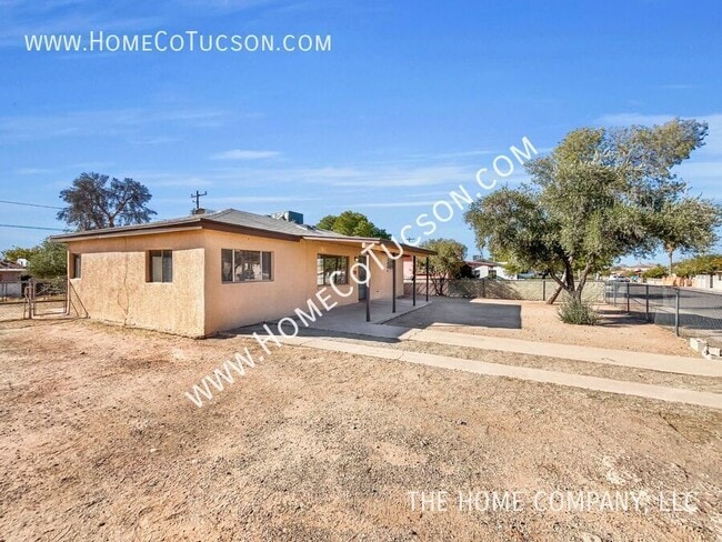 Building Photo - 851 W Calle Lerdo