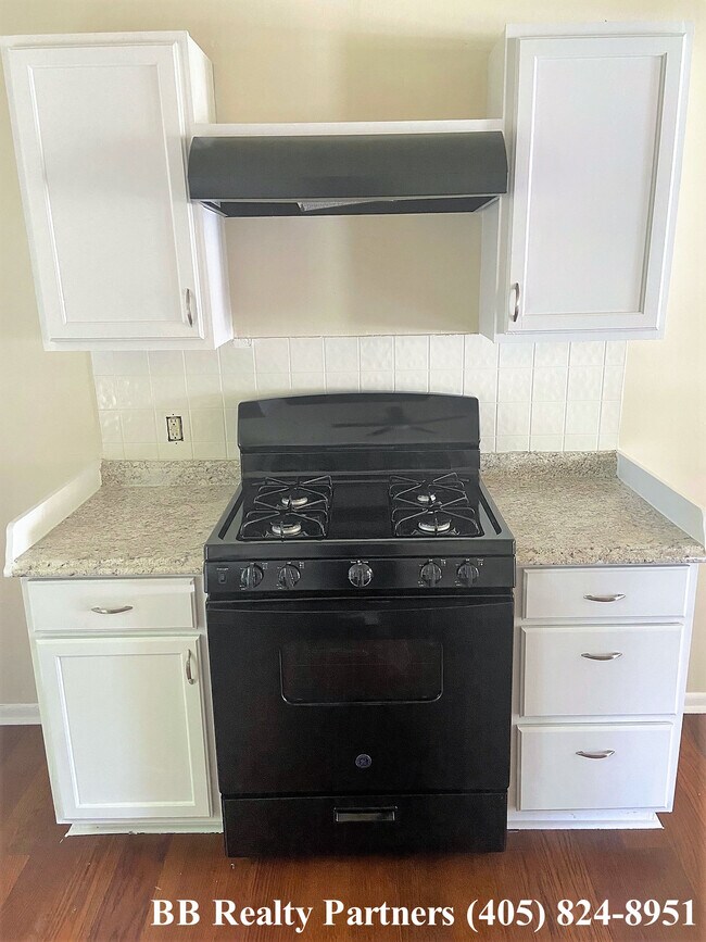 Building Photo - 4620 E 4th St