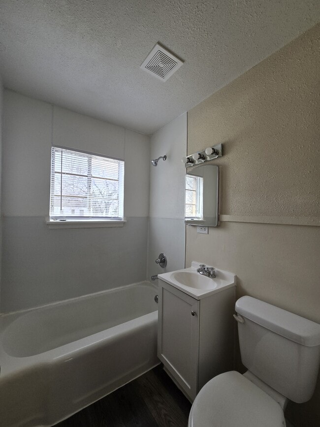 Building Photo - 722 S Hunter