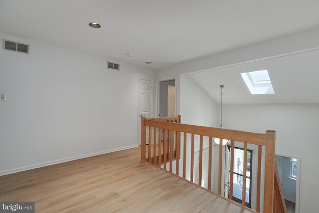 Building Photo - 20 Andover Cir