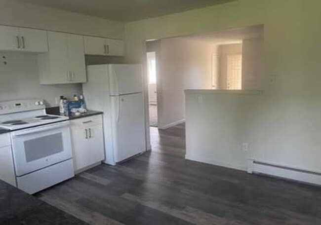 Building Photo - Updated 2 Bedroom Apartment - Utilities In...