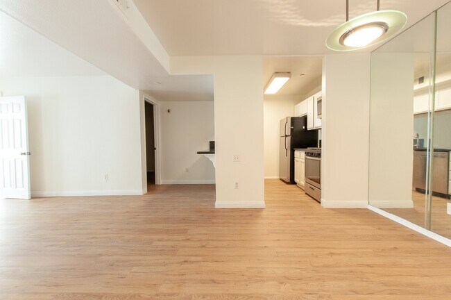 Building Photo - 10960 Ashton Ave