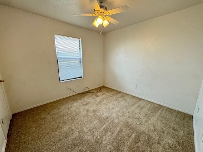 Building Photo - 1100 Leslie Cir