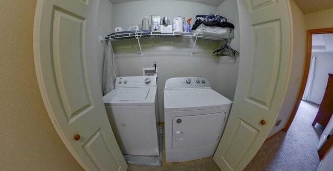 Building Photo - 3D Tour Available - West-Side Townhome + W...