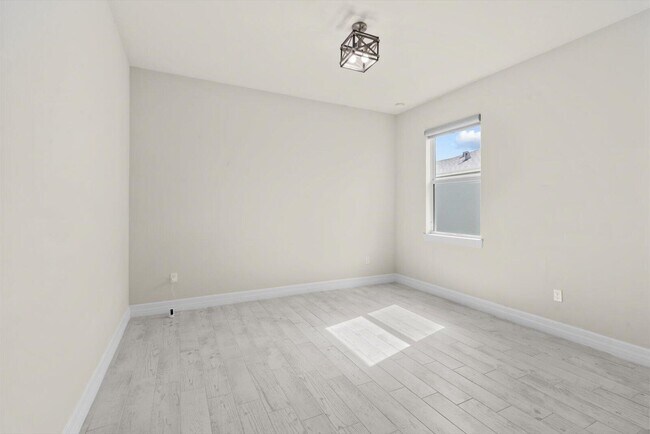 Building Photo - 10372 SW Green Turtle Ln