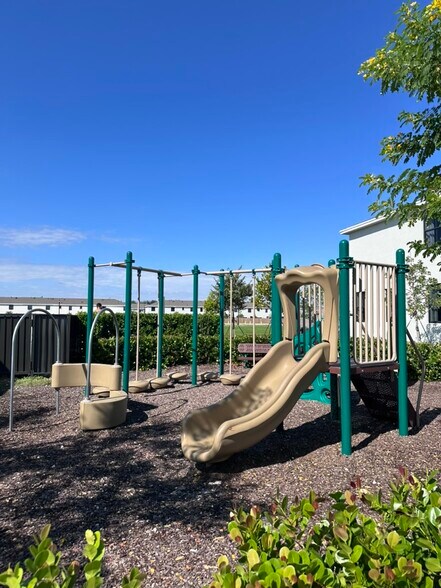 Building Photo - 1466 NE 3rd Ave