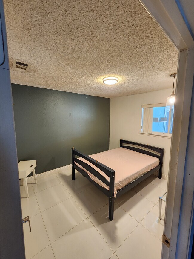 Full bed - 5962 E Pontiac Way