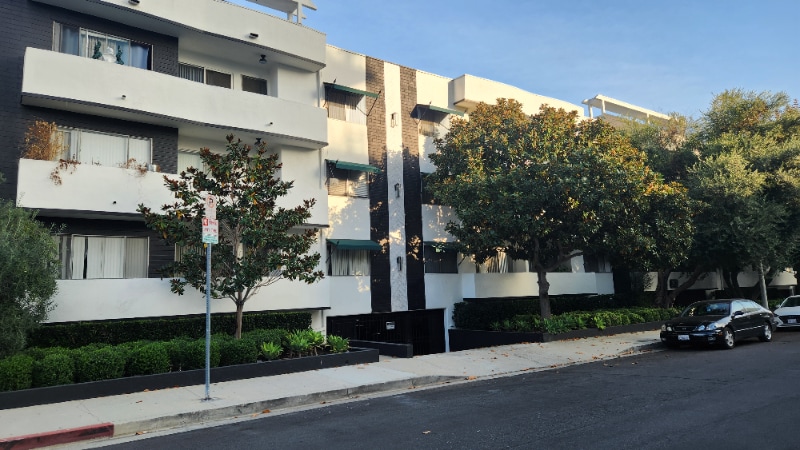 Building Photo - 310 S Almont Dr