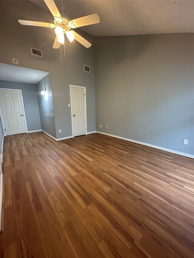 Building Photo - 8636 Village of Fondren