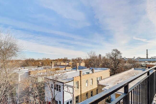 Building Photo - 1950 W Lawrence Ave