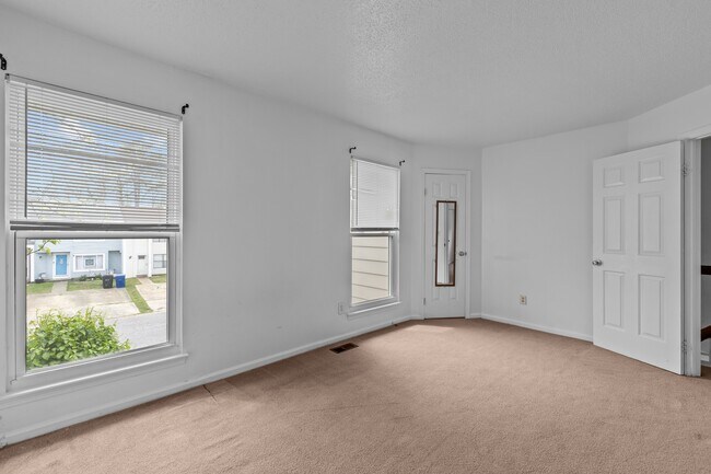 Building Photo - 405 Falling Ln