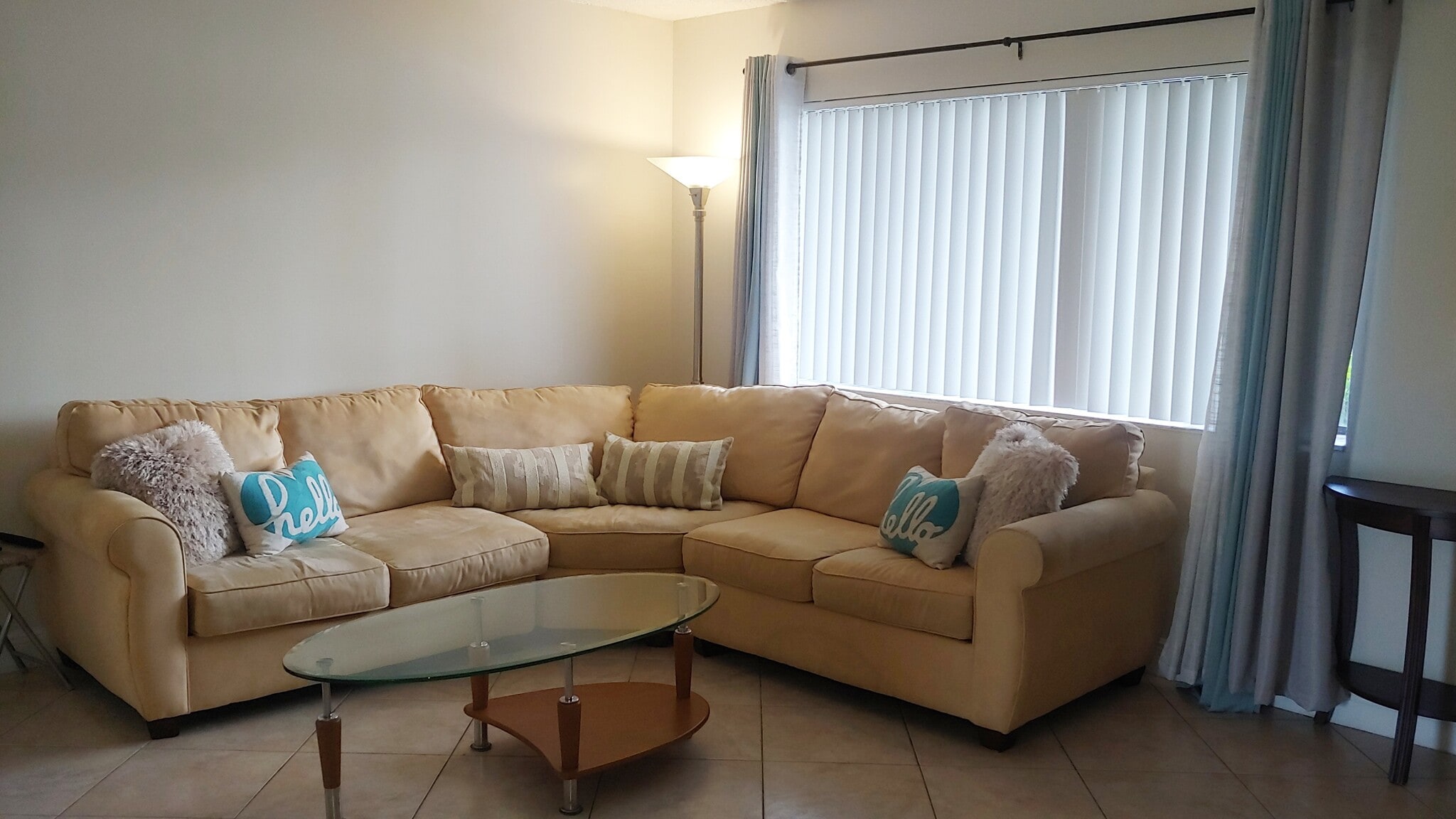 living room - 1714 Meadows Cir W