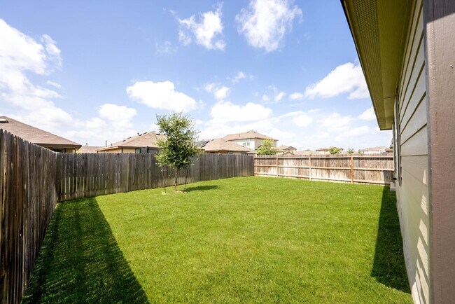 Building Photo - 3 Bedroom Rental in Convenient West San An...
