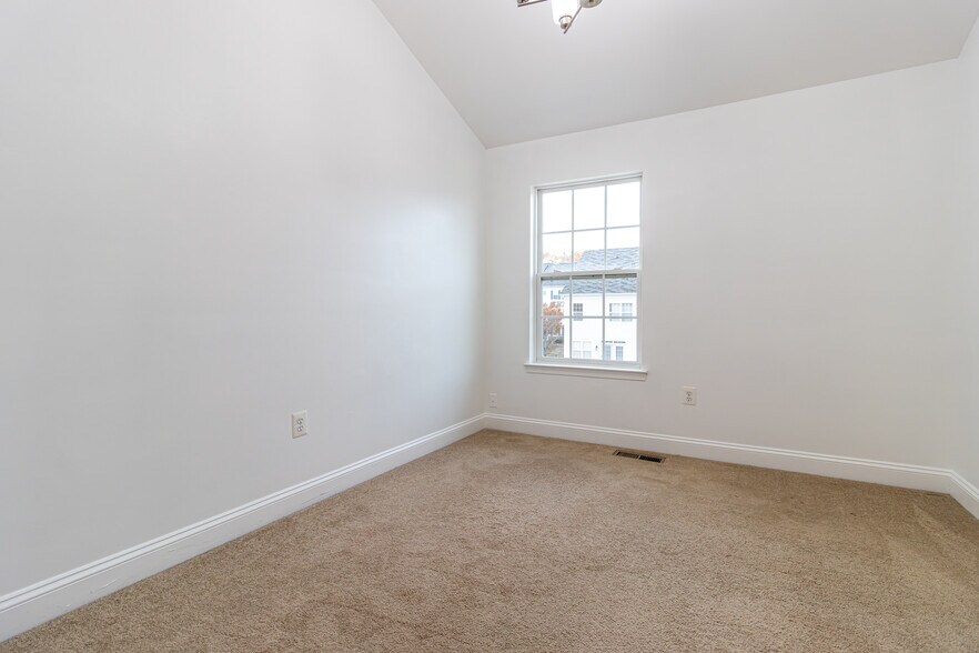 Building Photo - 2607 River Basin Ln