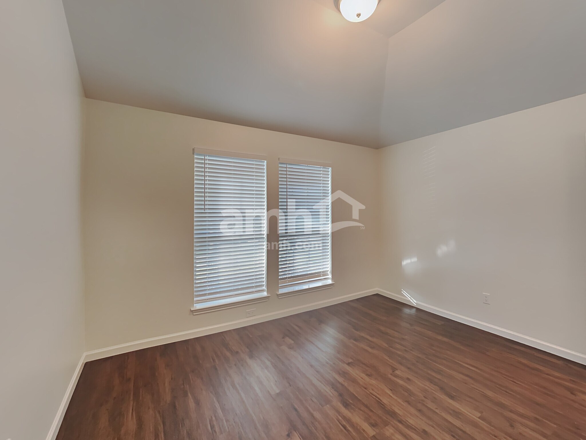 Building Photo - 2515 Pioneer Oaks Dr
