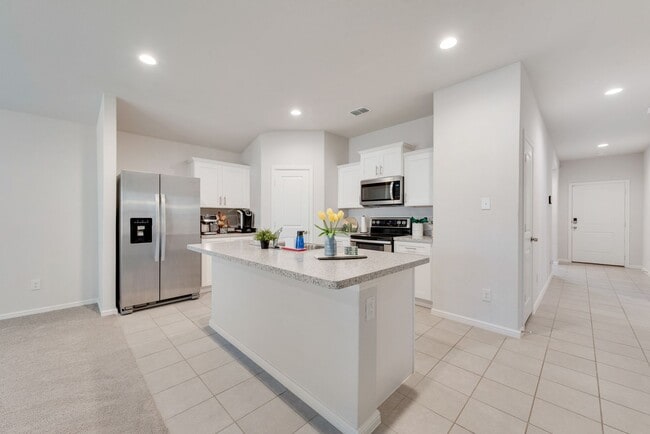 Building Photo - Amazing 4 Bed, 2 Bath Rental Ready for New...