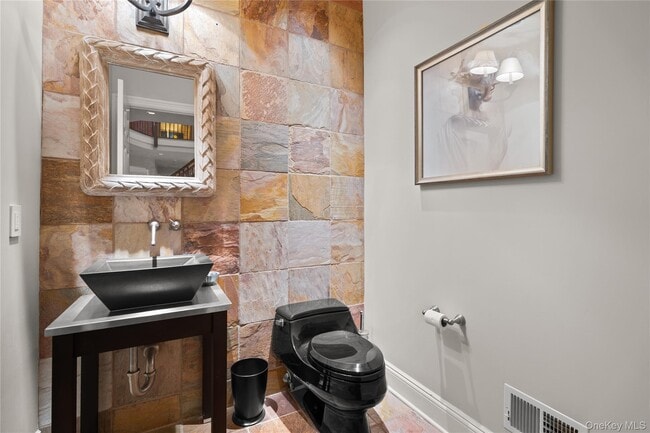 Building Photo - 1 Augusta Ct