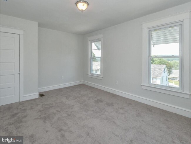 Building Photo - 3804 Louanna Ave