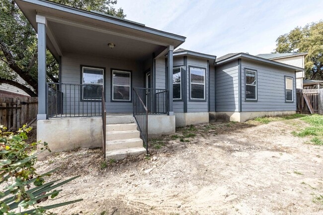 Building Photo - 906 Ashbury Bluff