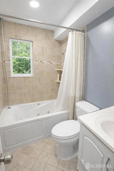 Building Photo - 289 Main St