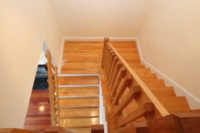Building Photo - 143 Grovers Ave
