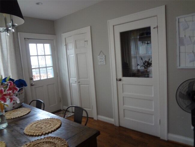 Building Photo - 307 E 28th St