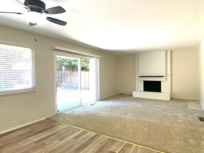 Building Photo - Pleasanton Single Story House 4 bed/2 bath, Downtown next to Amador Valley High! Great Location
