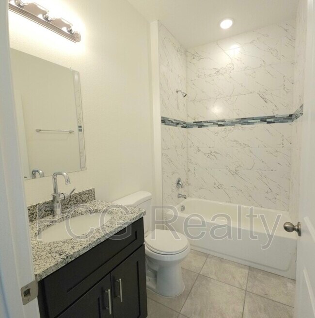 Building Photo - 464 Marion Oaks Dr