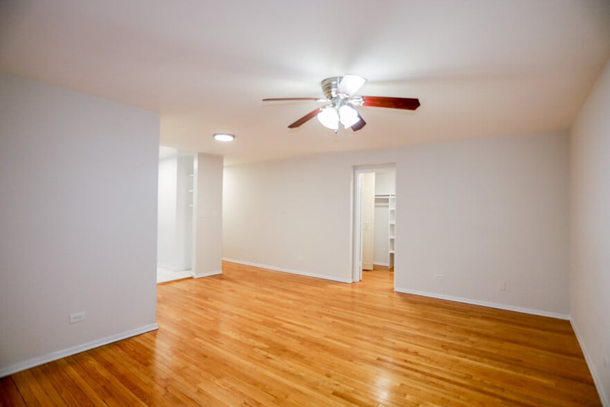 Building Photo - 6161 N Winthrop Ave