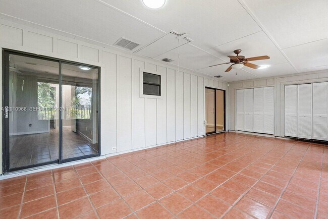 Building Photo - 1367 Riverside Cir