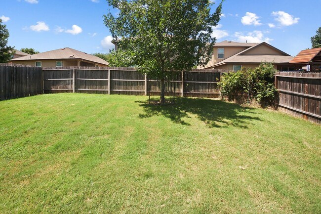 Building Photo - 4 Bedroom/2.5 Bath Tausch Farm Subdivision