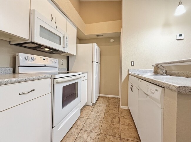 Building Photo - 2/2 Condo in Park Central, Millenia Area, Orlando