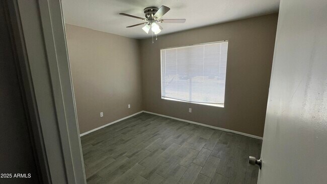 Building Photo - 1690 E Countrywalk Ln