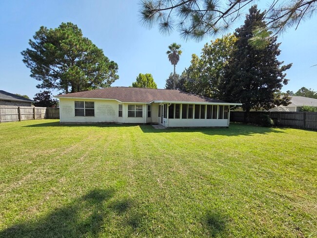 Building Photo - 7436 Woodmont Rd