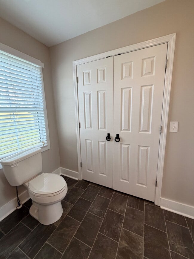 Building Photo - 1316 Broad St