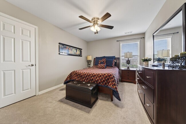 Building Photo - 404 Black Thorn Ln