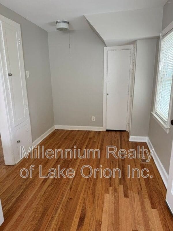 Building Photo - 27 Sylvan Ct