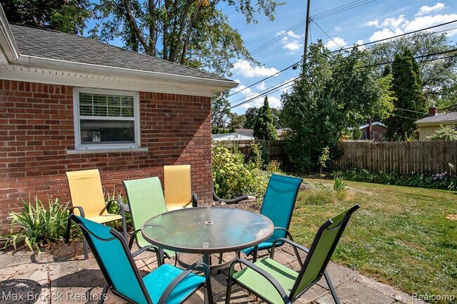 Building Photo - 4163 Amherst Rd