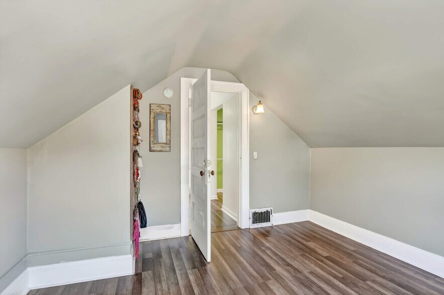 Building Photo - 2611 E 38th St