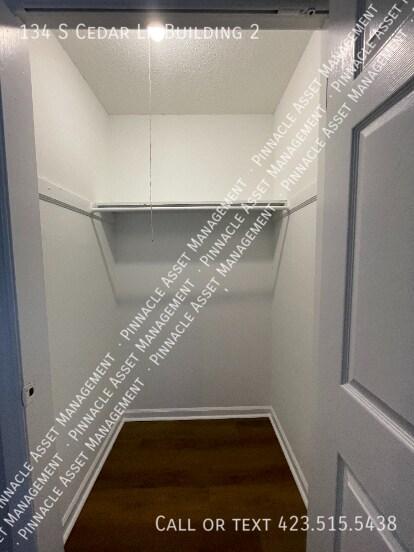 Building Photo - 134 S Cedar Ln