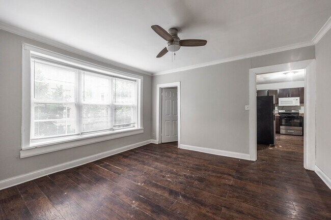 Building Photo - 6300 N Oakley Ave